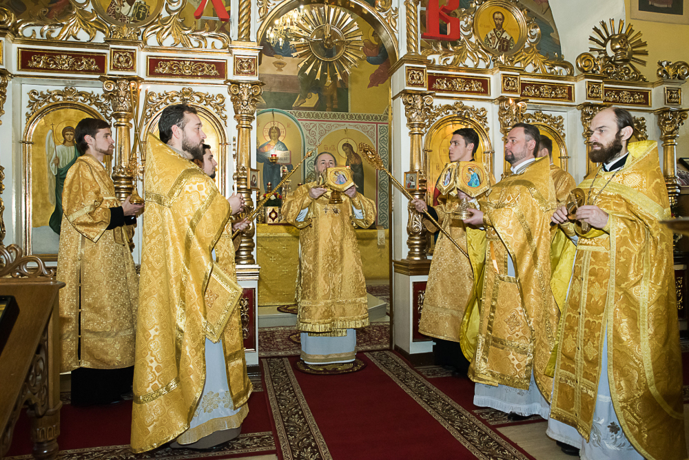 В престольный праздник митрополит Серафим совершил литургию в нашем храме