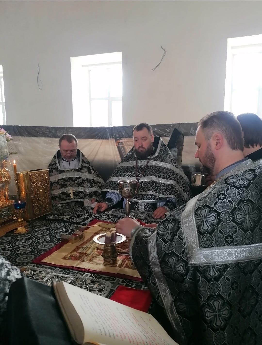 Протоиерей Александр Филиппов совершил Божественную Литургию Преждеосвященных Даров