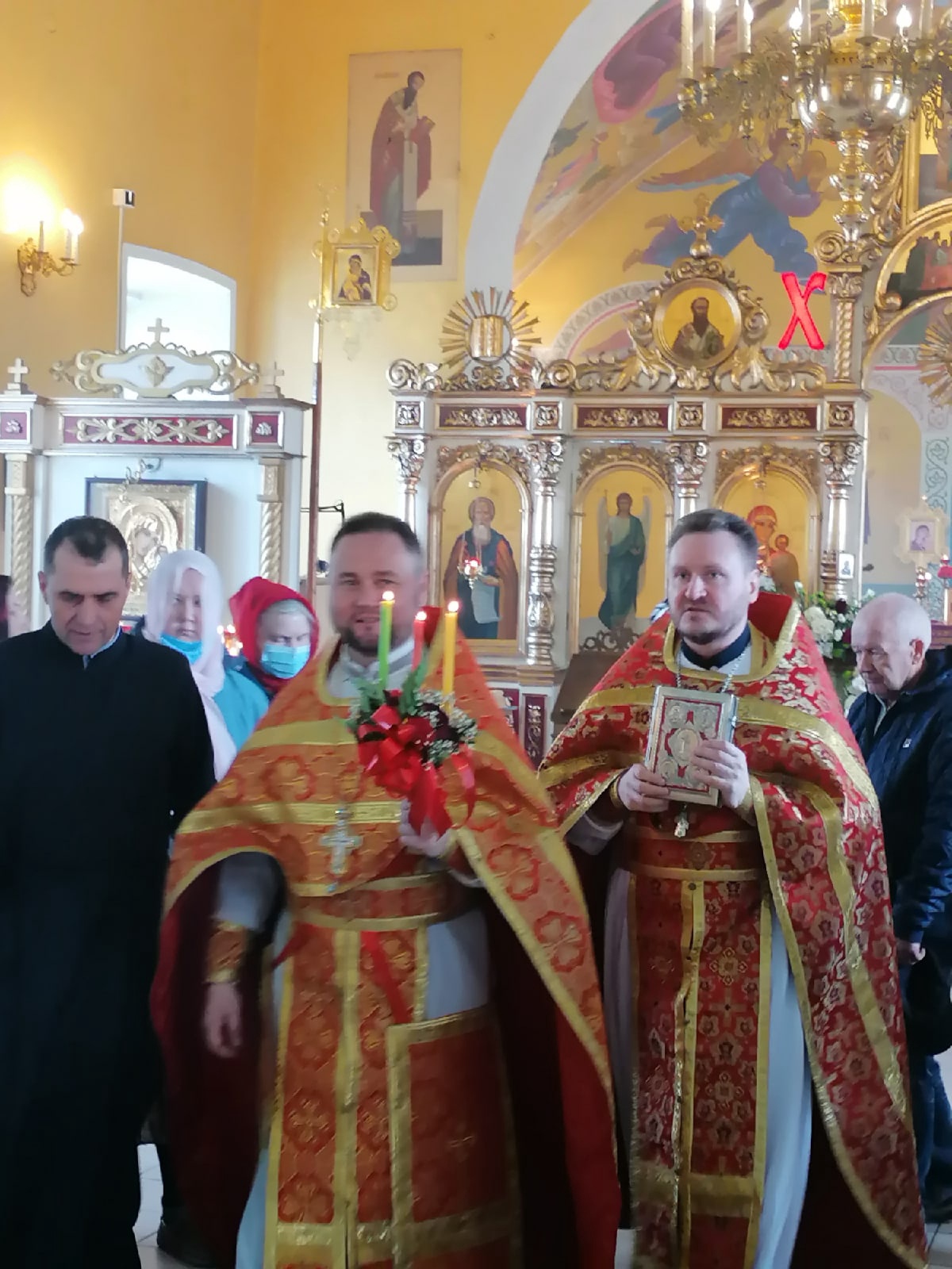  В четверг  Светлой седмицы протоиерей Александр Филиппов совершил Божественную литургию