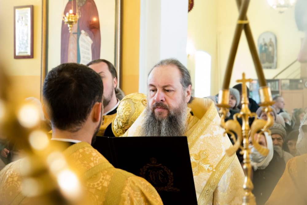 В день памяти святителя Николая Чудотворца митрополит Серафим совершил литургию в нашем храме