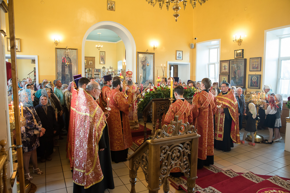 Митрополит Серафим совершил всенощное бдение в нашем храме