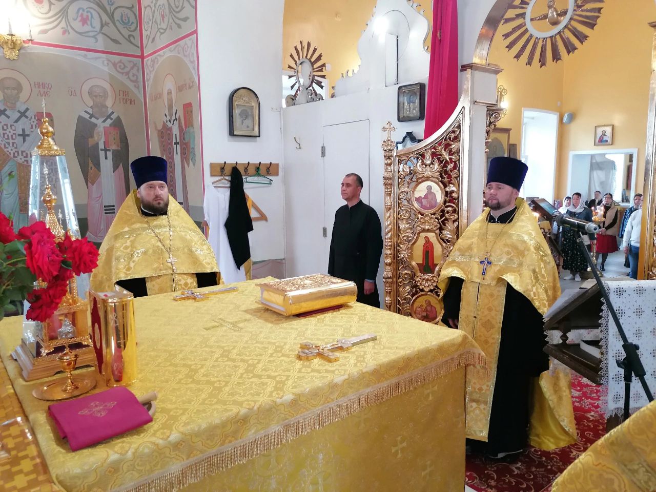Всенощное бдение в канун праздника первоверховных апостолов Петра и Павла 