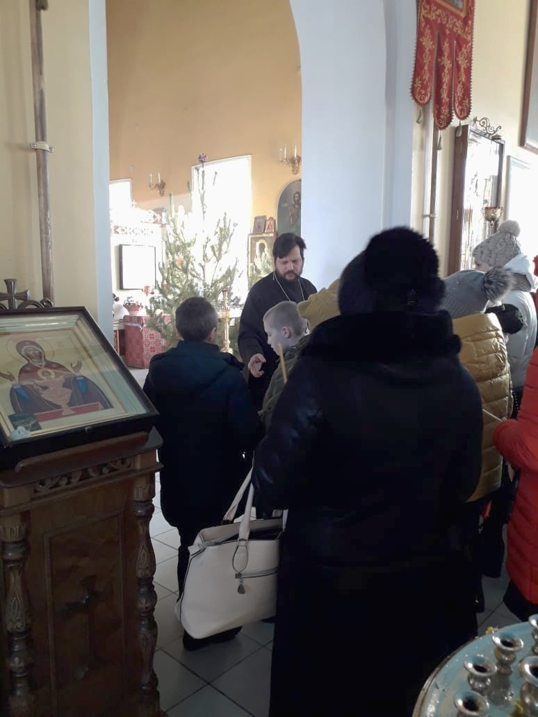 Встреча детей со священником 
