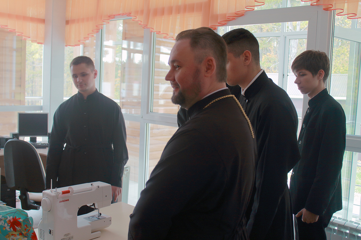 Протоиерей Александр Филиппов посетил детский реабилитационный центр