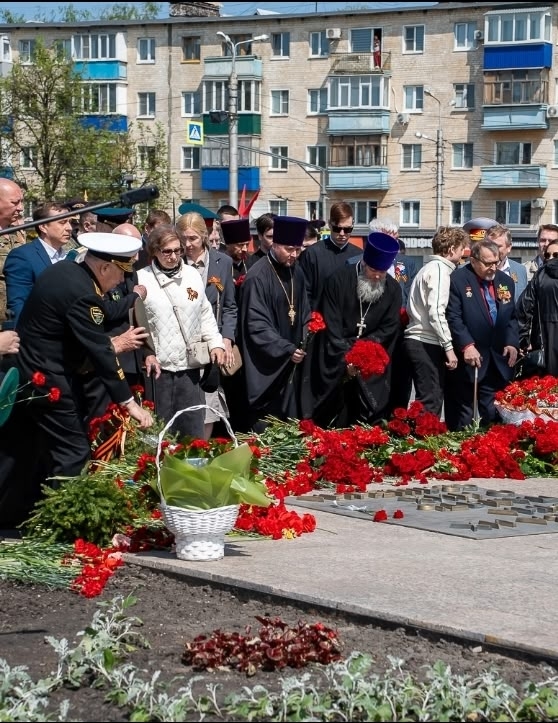 В День Победы протоиерей Александр Филиппов сослужил митрополиту Серафиму в храме Архангела Михаила города Пензы