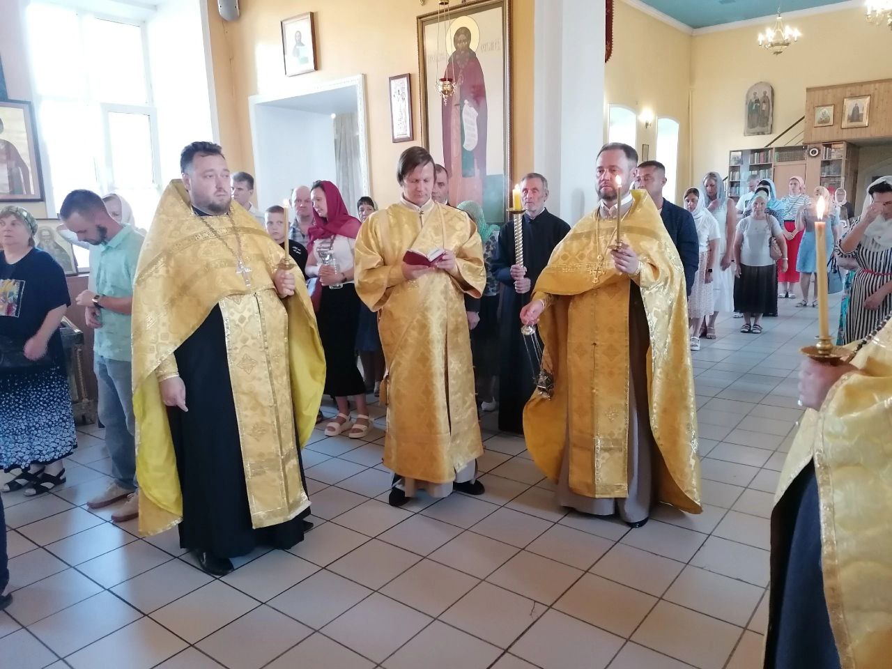 Всенощное бдение в канун праздника первоверховных апостолов Петра и Павла