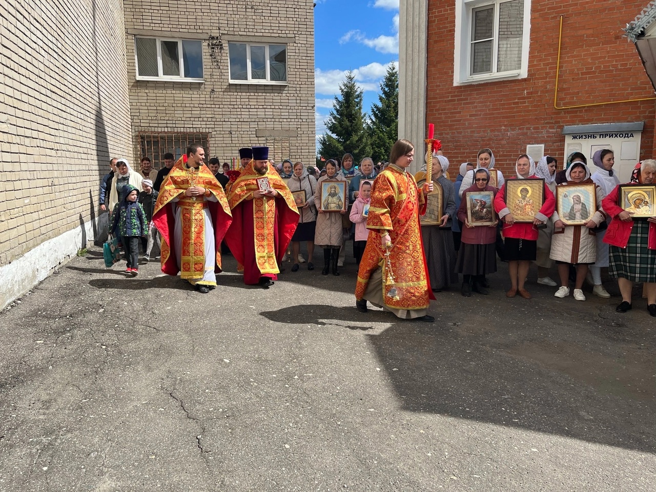Богослужения в Неделю о расслабленном