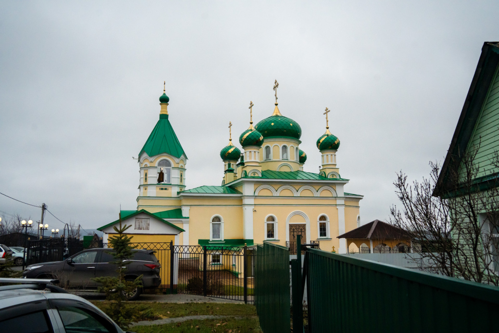В Неделю 22-ю по Пятидесятнице митрополит Серафим совершил литургию в Троицком храме деревни Камайка