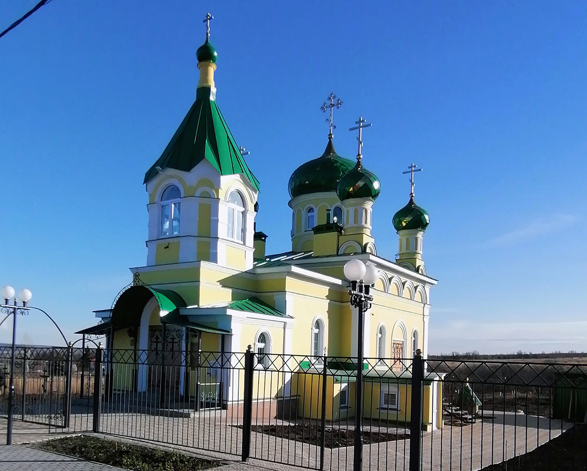 В строящемся храме в честь Святой Живоначальной Троицы в деревне Камайка был совершен водосвятный молебен