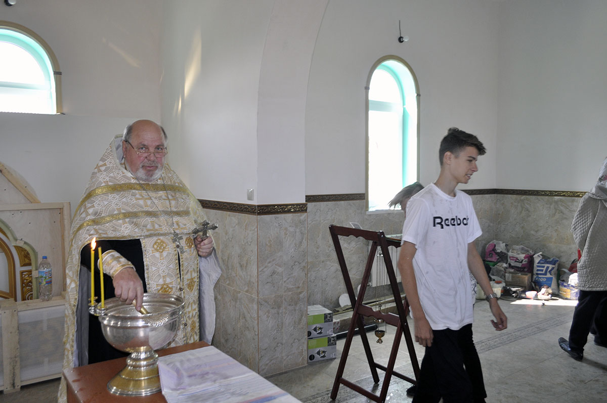 В строящемся храме в честь Святой Живоначальной Троицы в деревне Камайка был совершен водосвятный молебен