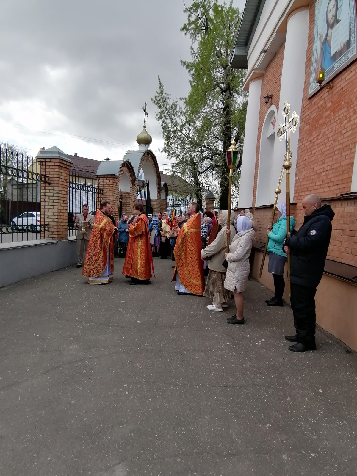  В четверг  Светлой седмицы протоиерей Александр Филиппов совершил Божественную литургию
