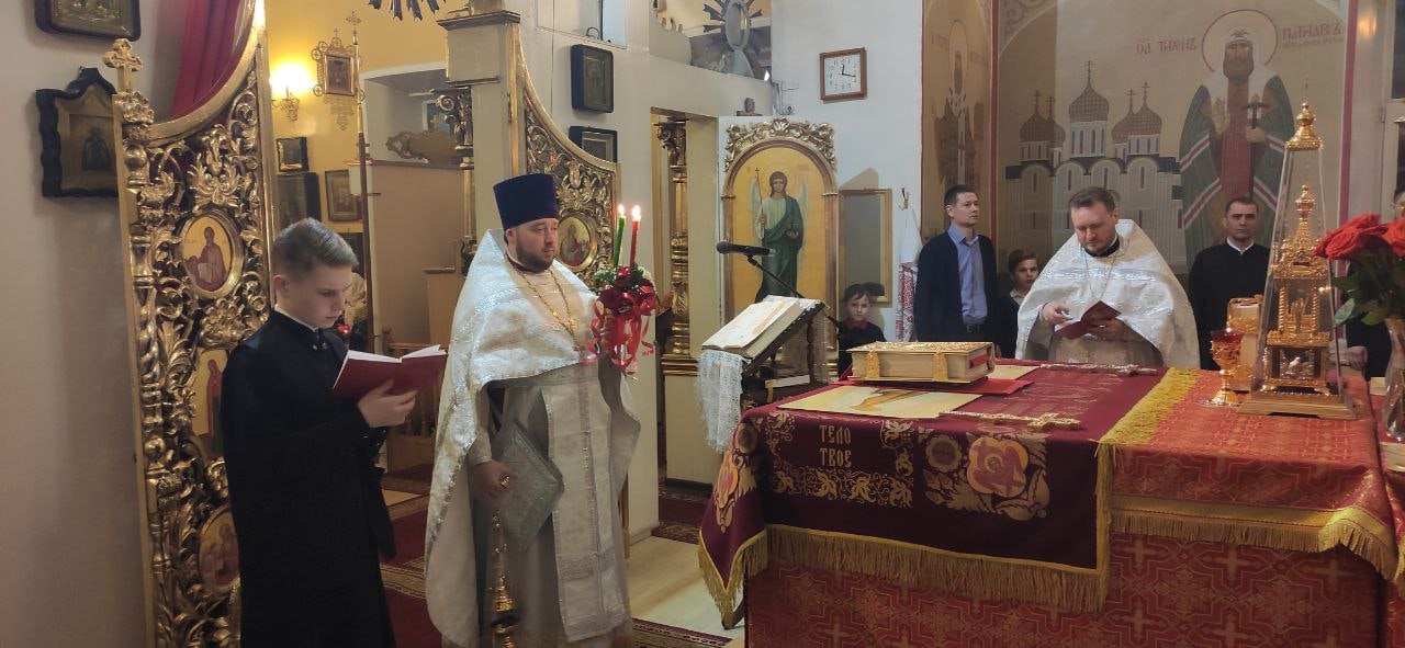 В праздник Светлого Христова Воскресения протоиерей Александр Филиппов совершил торжественное богослужение в нашем храме