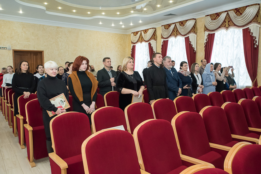  Протоиерей Александр Филиппов сослужил митрополиту Серафиму за литургией в престольный праздник и актовый день в Пензенской духовной семинарии