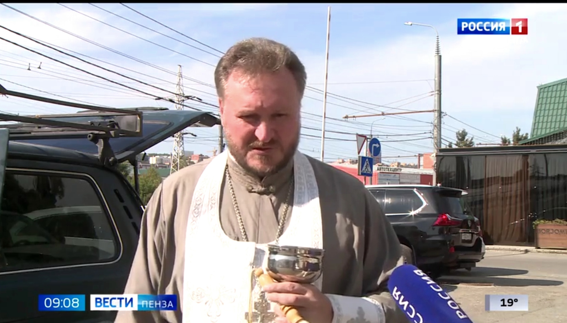  Иерей Сергий Карасёв освятил автомобиль для военных в зоне СВО