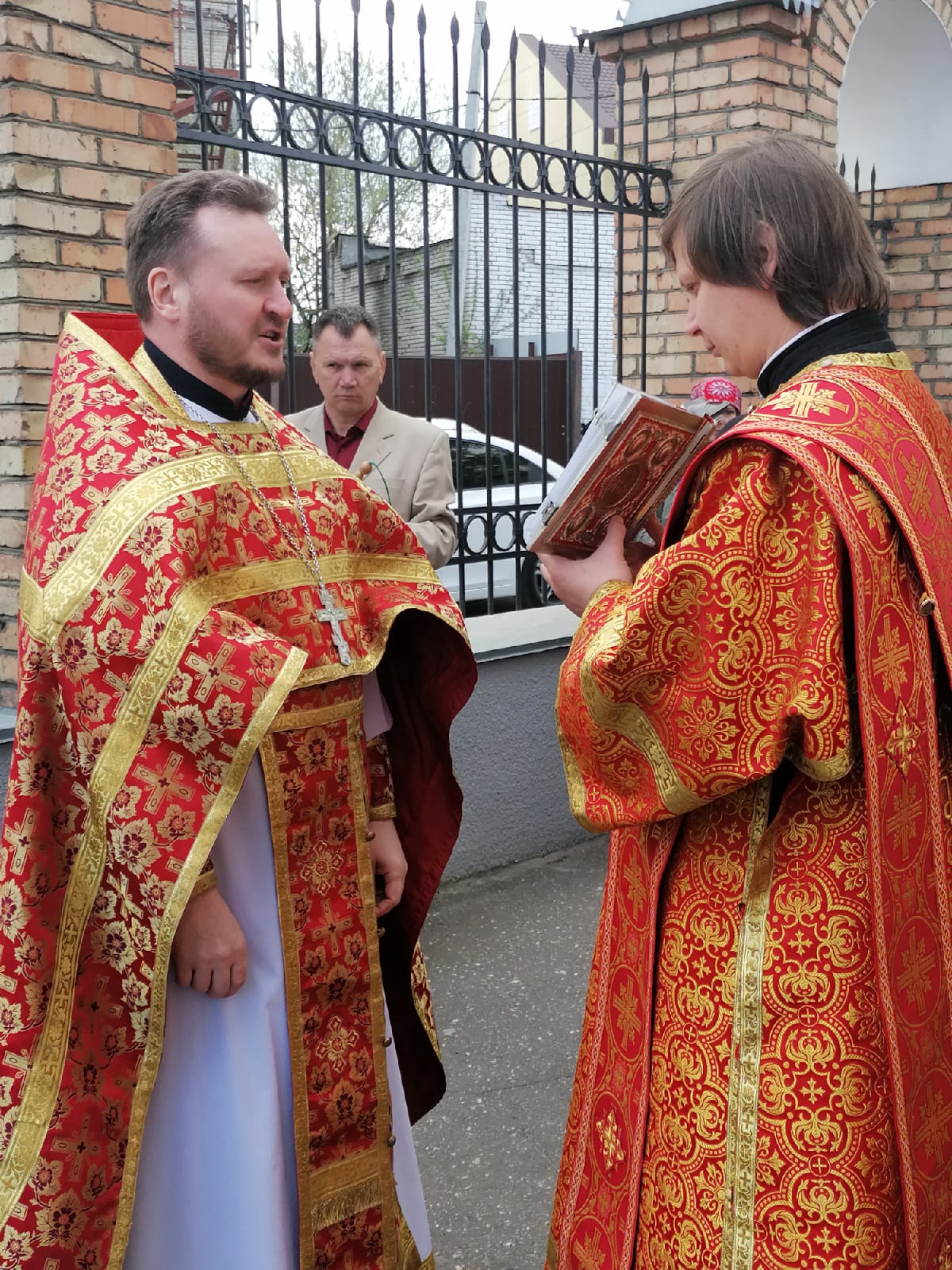  В четверг  Светлой седмицы протоиерей Александр Филиппов совершил Божественную литургию