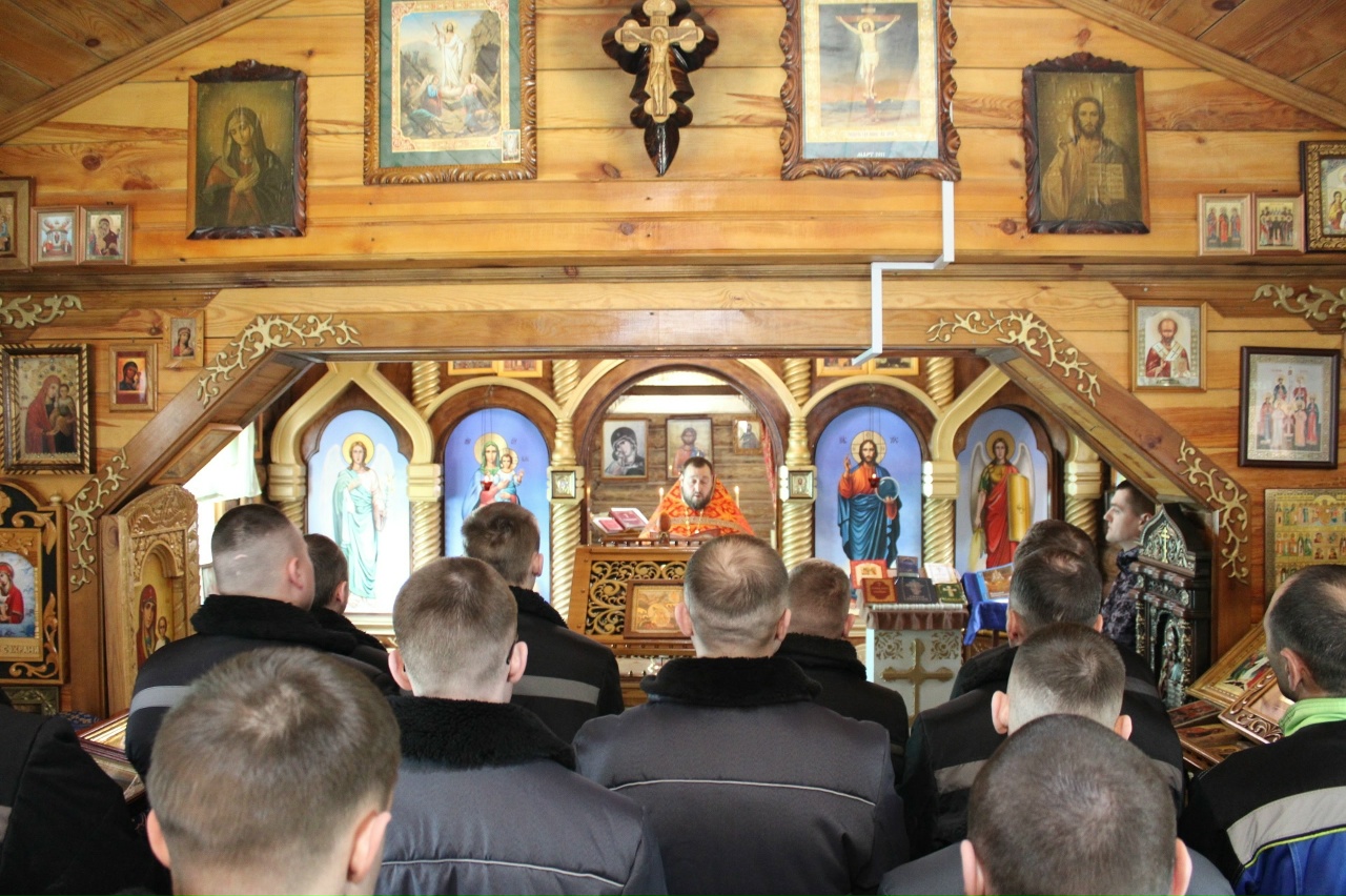 Протоиерей Антоний Шварёв совершил Пасхальные богослужения в ИК-7 и ИК-4