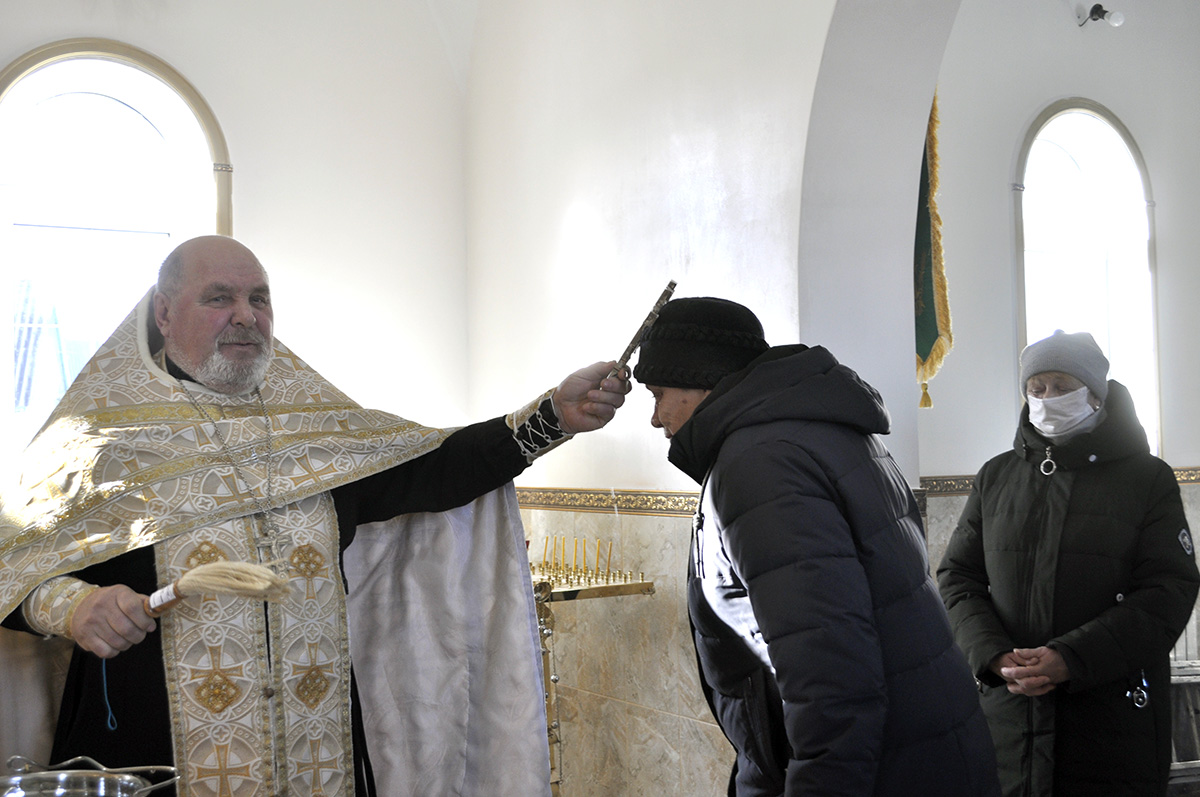 В строящемся храме в честь Святой Живоначальной Троицы в деревне Камайка был совершен водосвятный молебен
