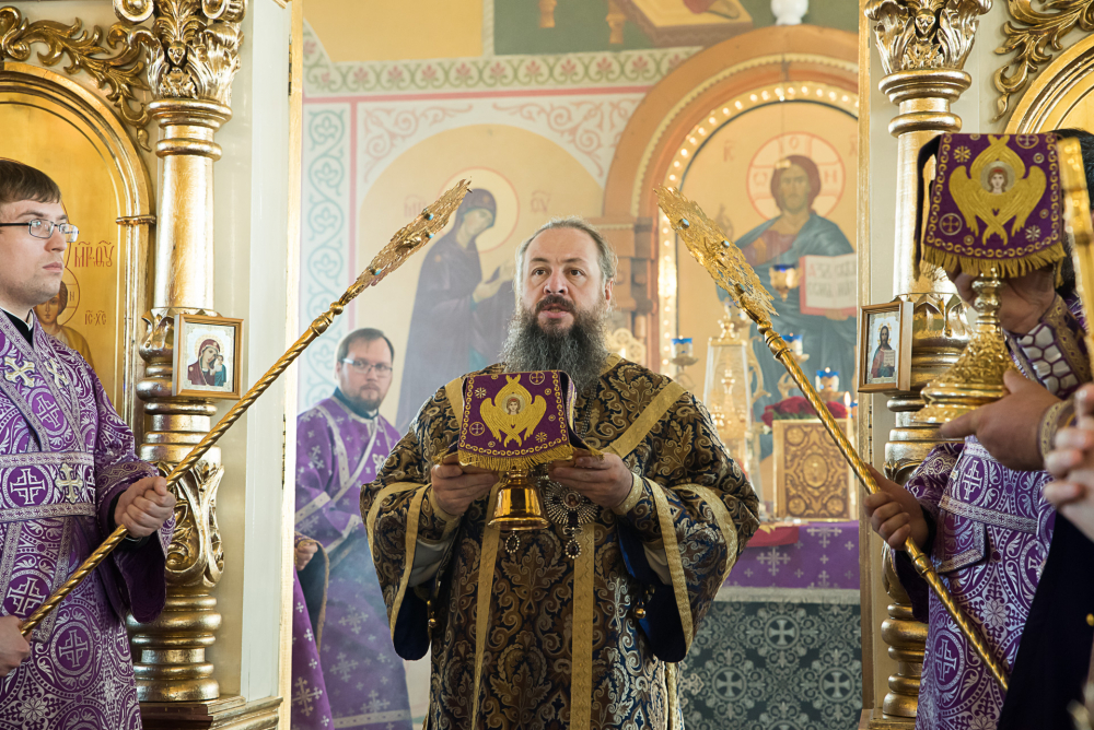 В Неделю Крестопоклонную митрополит Серафим совершил Литургию в нашем храме