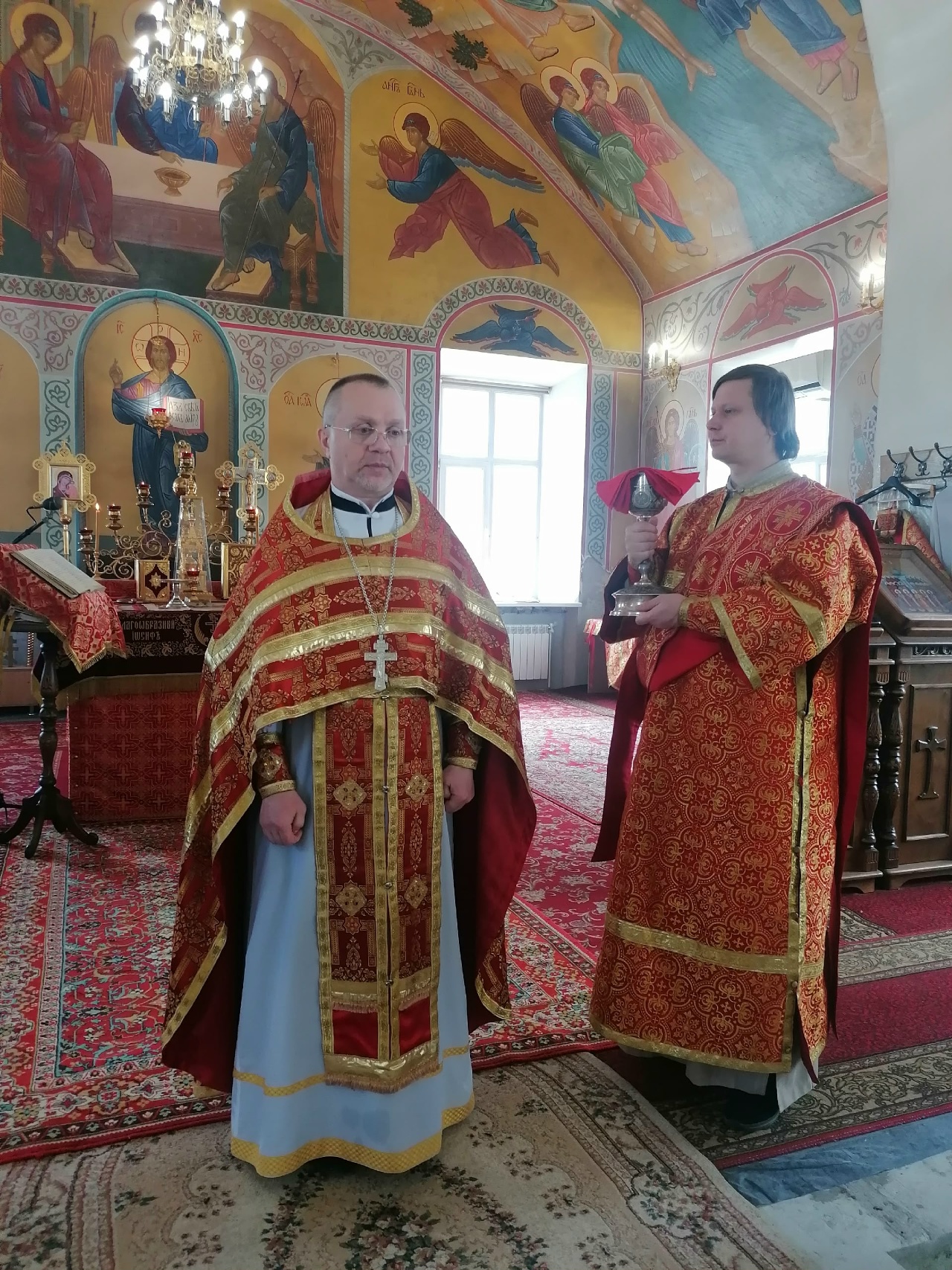 Богослужения в День Победы