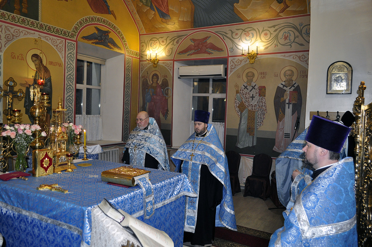Всенощное бдение в канун праздника Введения во храм Пресвятой Богородицы