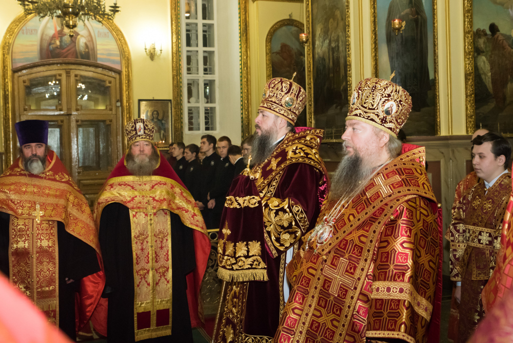 Митрополит Серафим и епископ Митрофан совершили всенощное бдение в Успенском соборе Пензы