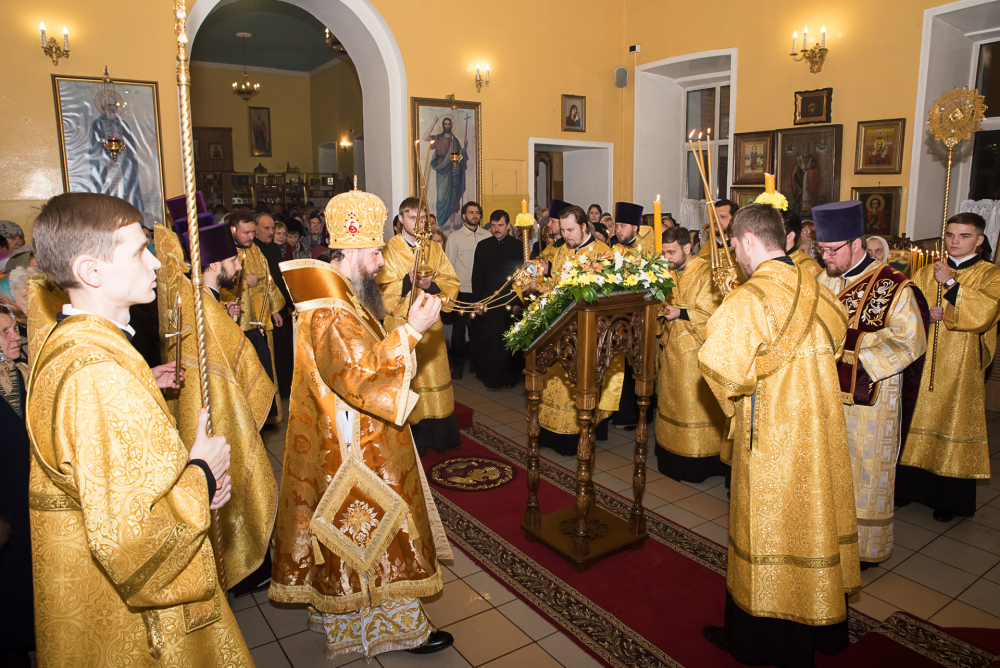 В канун престольного праздника митрополит Серафим возглавил всенощное бдение в нашем храме