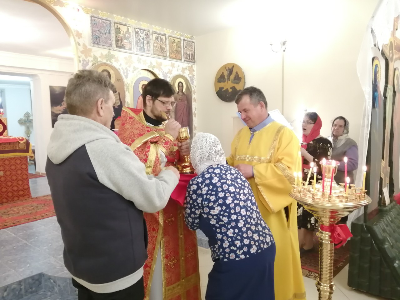 Иерей Сергий Беляков возглавил Пасхальную службу в Михайло-Архангельском молитвенном доме в с.Павло-Куракино 