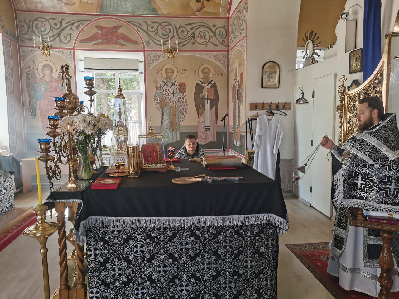 Протоиерей Антоний Шварёв совершил Божественную Литургию Преждеосвященных Даров