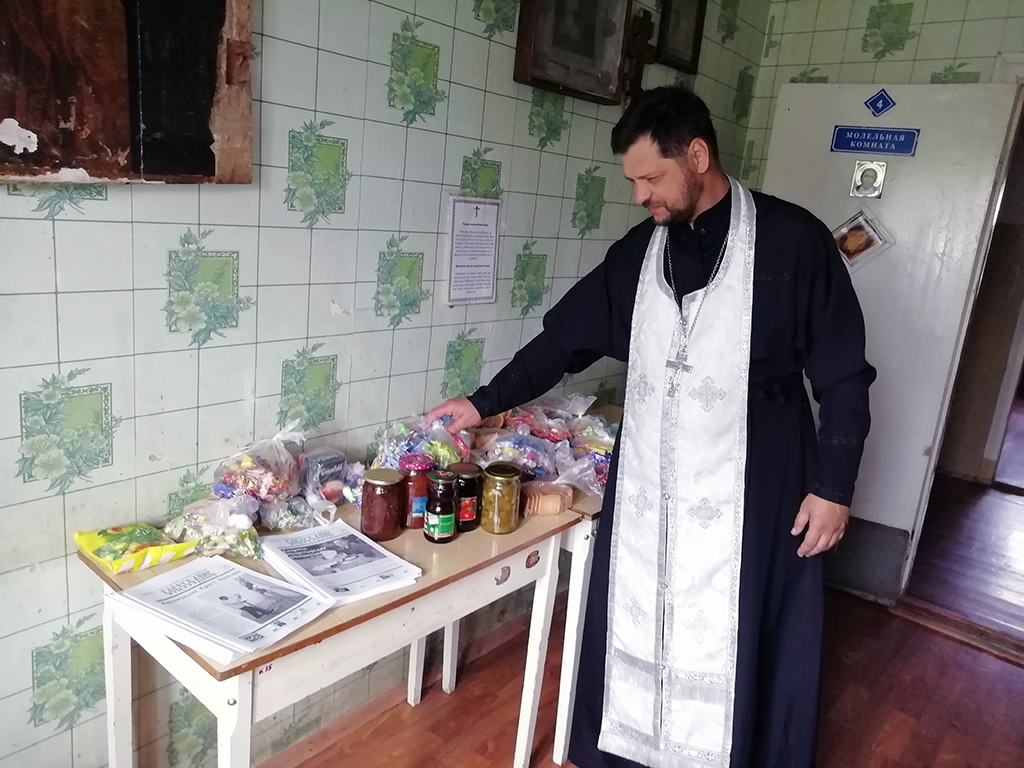 Иерей Сергий Беляков посетил Дом ночного пребывания