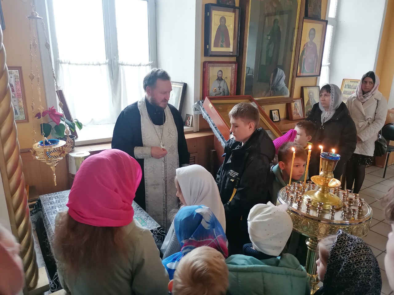 Иерей Сергий Карасёв встретился с учениками средней школы №1 города Спутник