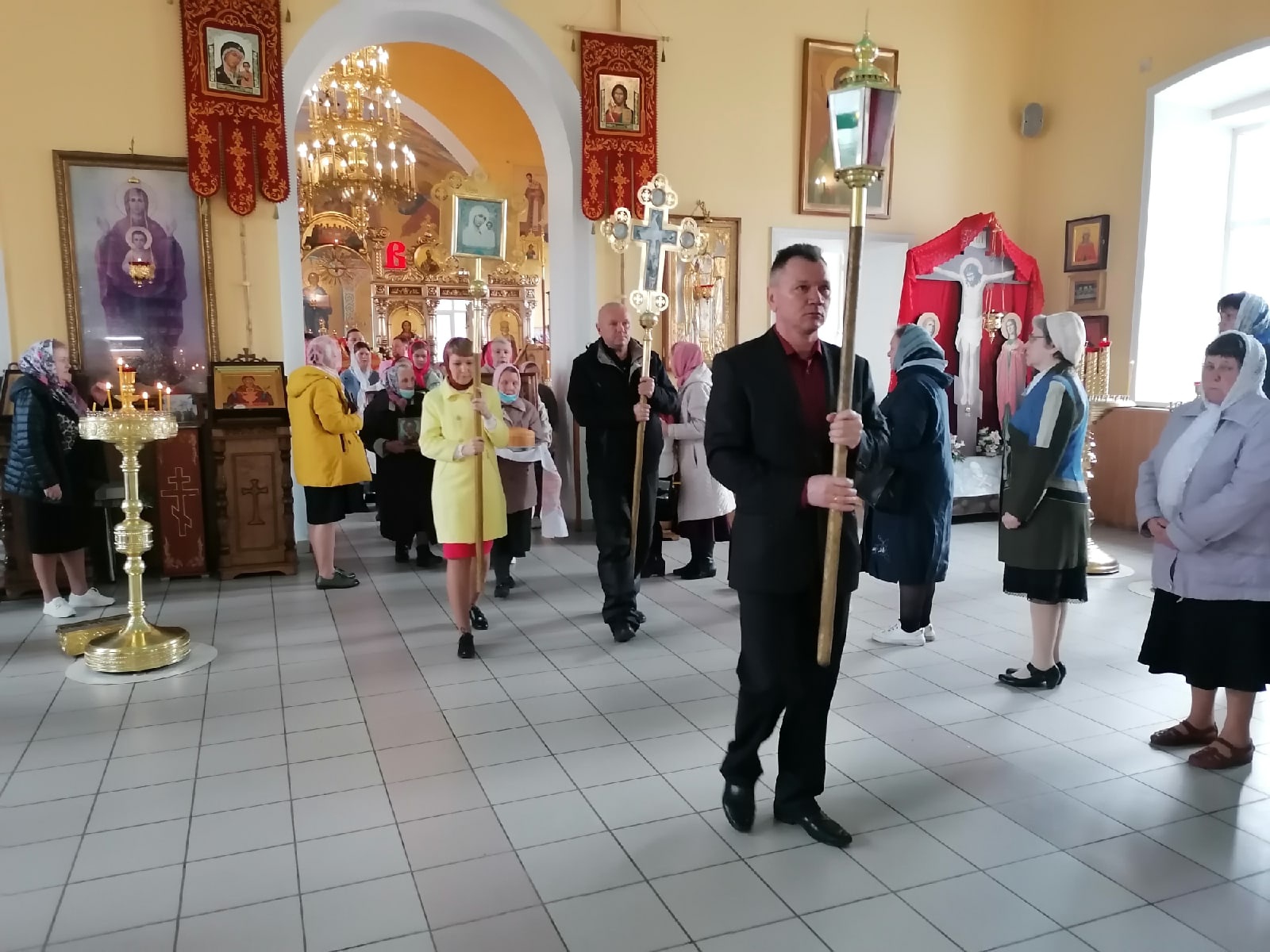В понедельник Светлой седмицы протоиерей Александр Филиппов совершил Божественную литургию