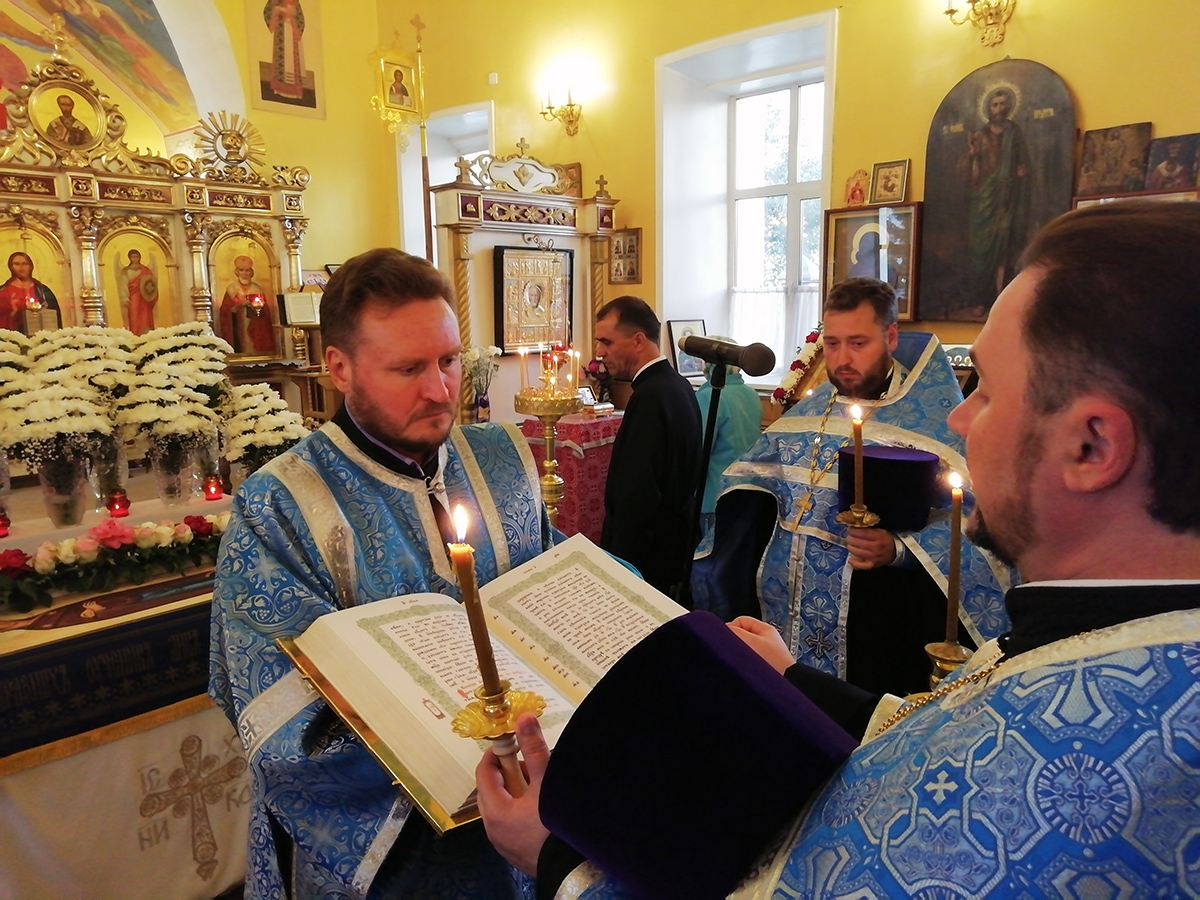 Всенощное бдение с чином Погребения Плащаницы Богородицы