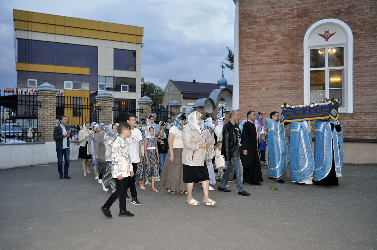 Всенощное бдение с чином Погребения Плащаницы Богородицы