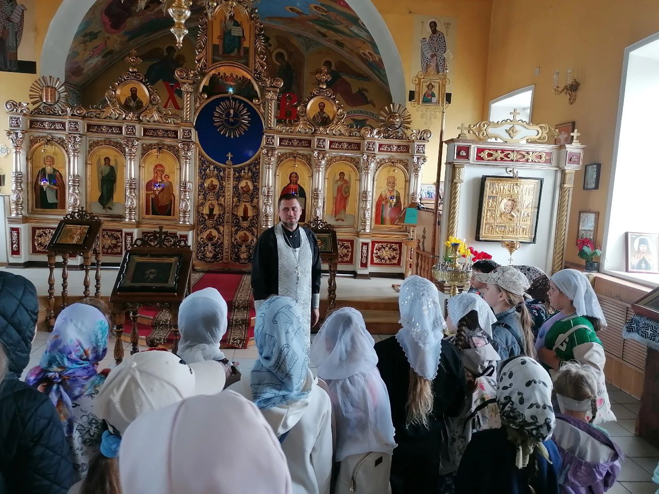Иерей Владимир Журавлев встретился с воспитанниками детской школы искусств "Квинта" 