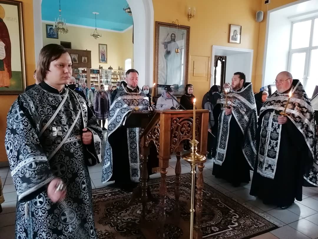  Протоиерей Александр Филиппов совершил вечерню с чином Пассии