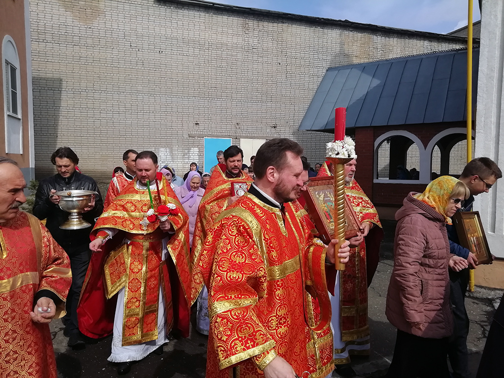 В пятницу Светлой седмицы протоиерей Александр Филиппов совершил Божественную литургию