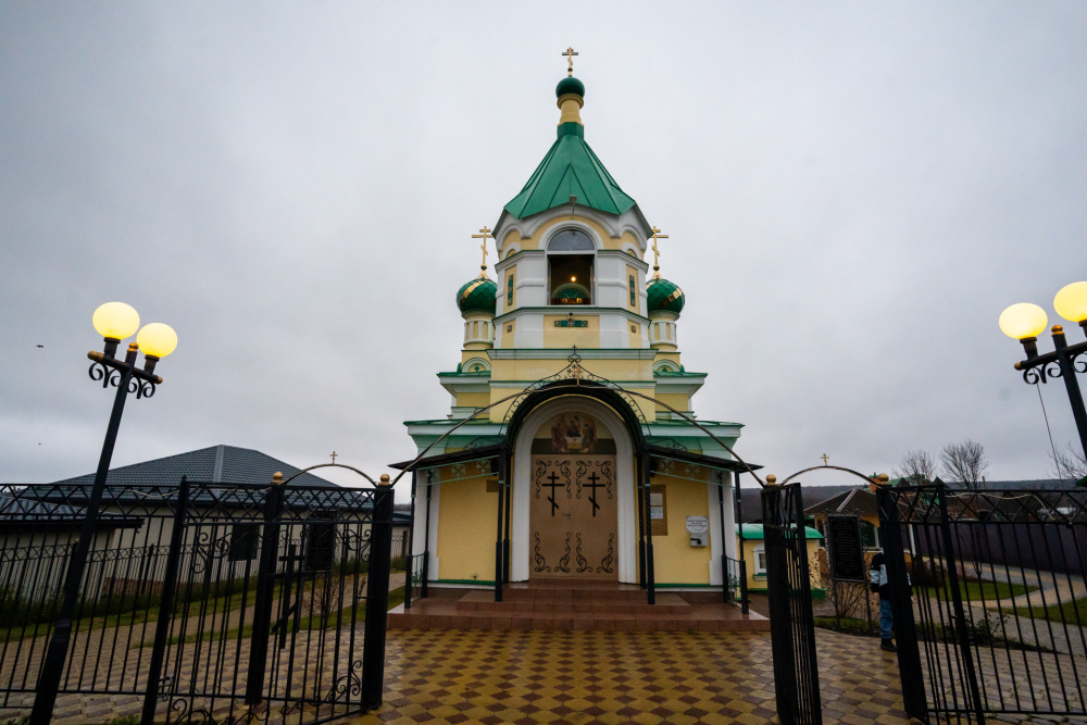 В Неделю 22-ю по Пятидесятнице митрополит Серафим совершил литургию в Троицком храме деревни Камайка