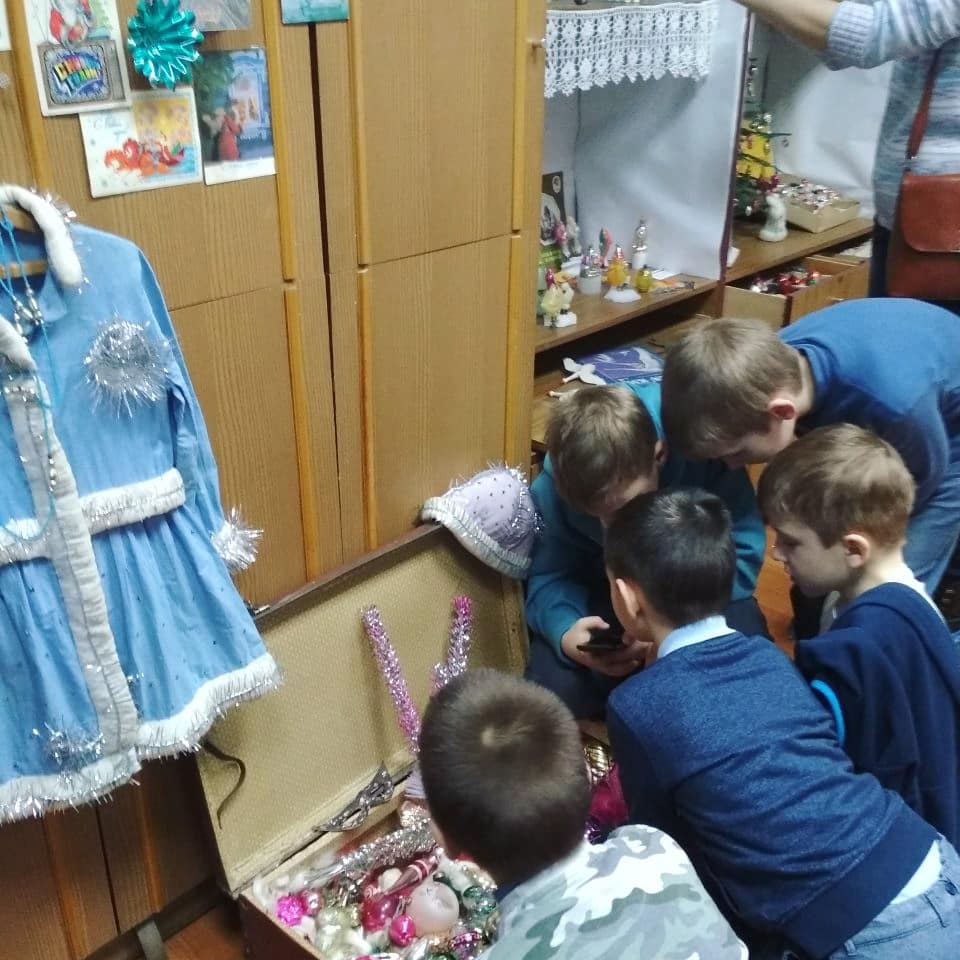 Воспитанники воскресной школы посетили "Музей елочной игрушки"