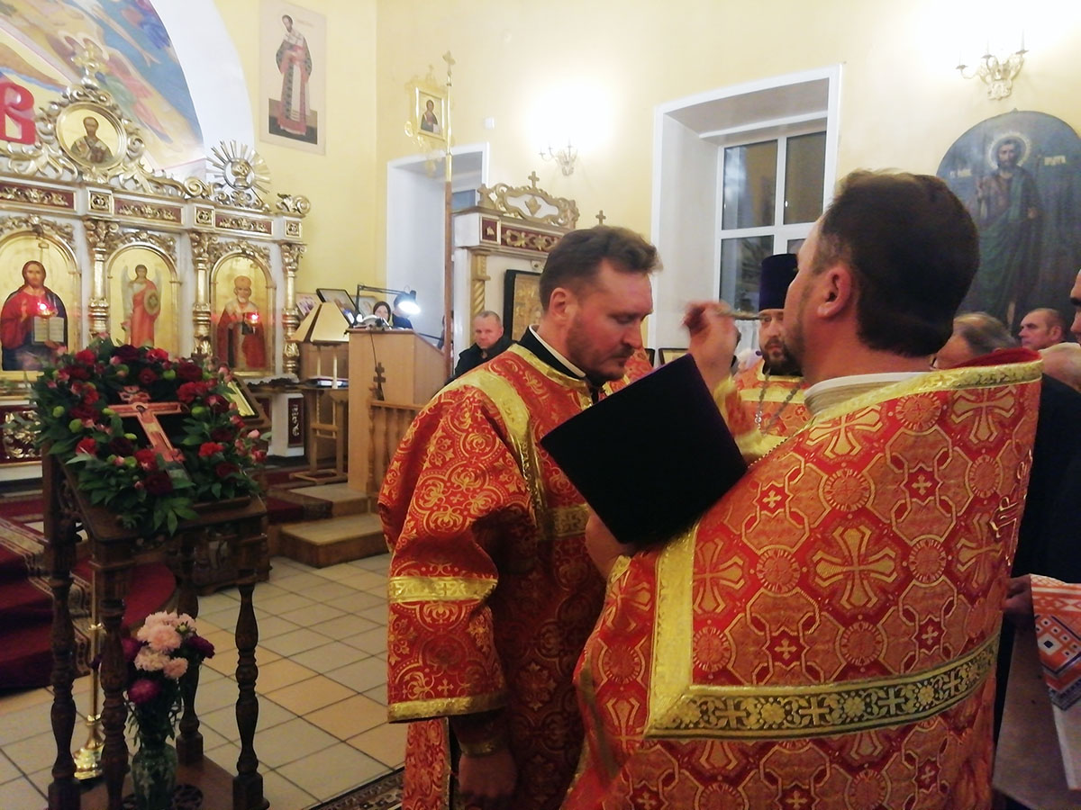 Всенощное бдение в канун празднования Воздвижения Животворящего Креста Господня