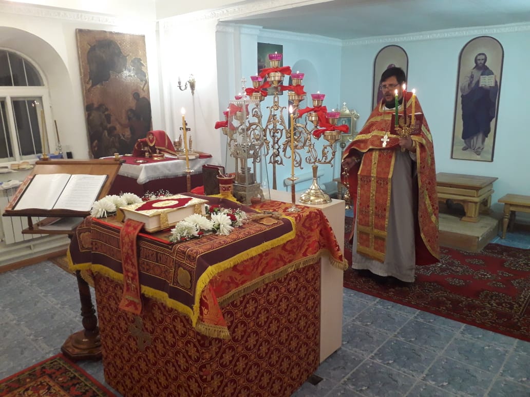 Иерей Сергий Беляков возглавил Пасхальную службу в Михайло-Архангельском молитвенном доме в с.Павло-Куракино 