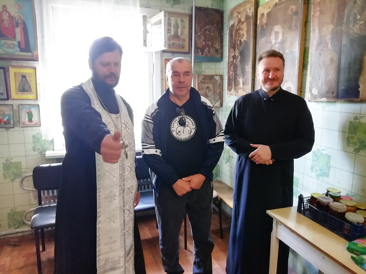 Иерей Сергий Беляков посетил Дом ночного пребывания