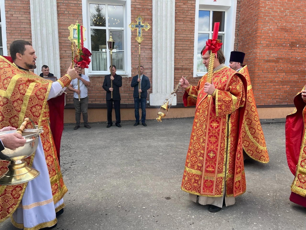 Богослужения в Неделю о расслабленном