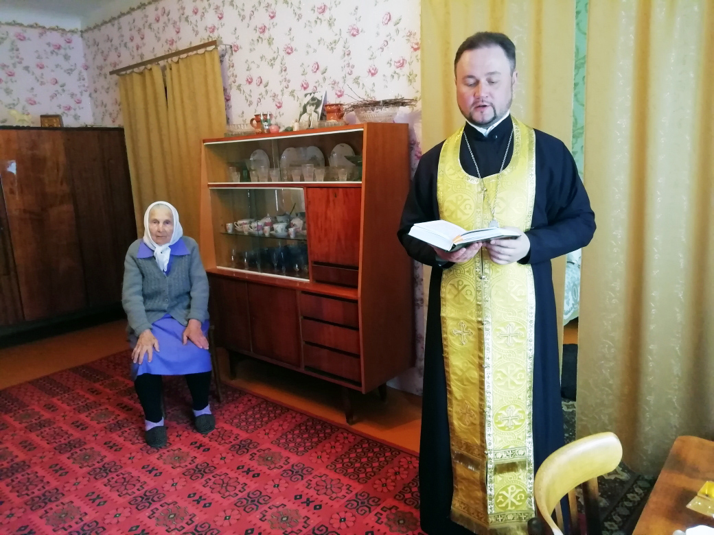 Посещение старейшей алтарницы Никольского храма