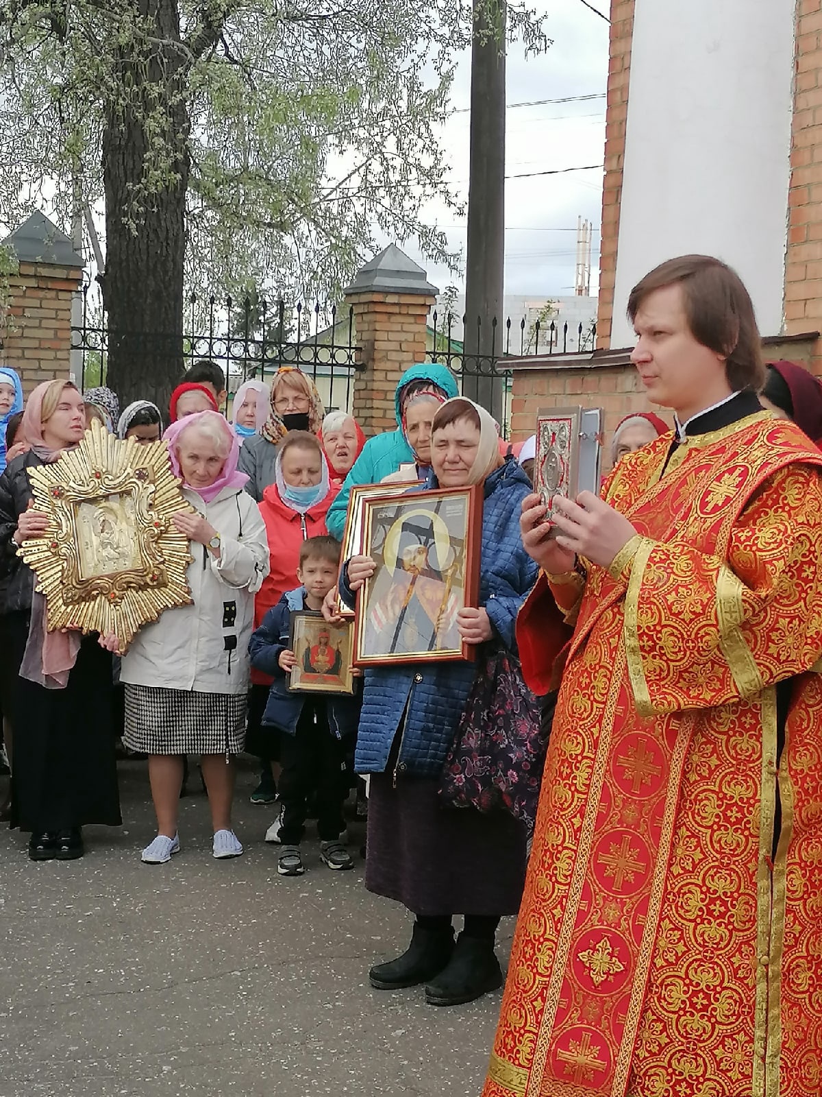  В четверг  Светлой седмицы протоиерей Александр Филиппов совершил Божественную литургию