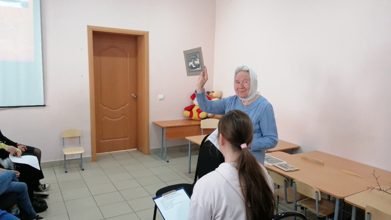 В воскресной школе состоялась встреча со старейшей сотрудницей епархиального управления