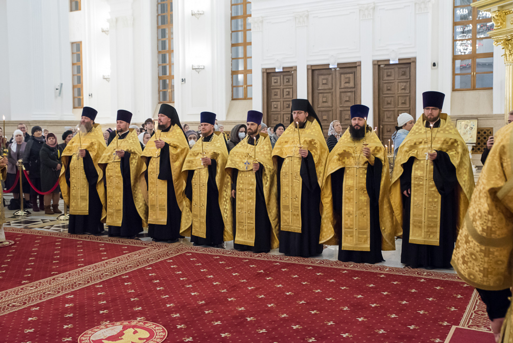 В канун дня памяти святителя Иннокентия Пензенского протоиерей Александр Филиппов сослужил митрополиту Серафиму и архипастырям из соседних регионов за всенощным бдением в Спасском соборе