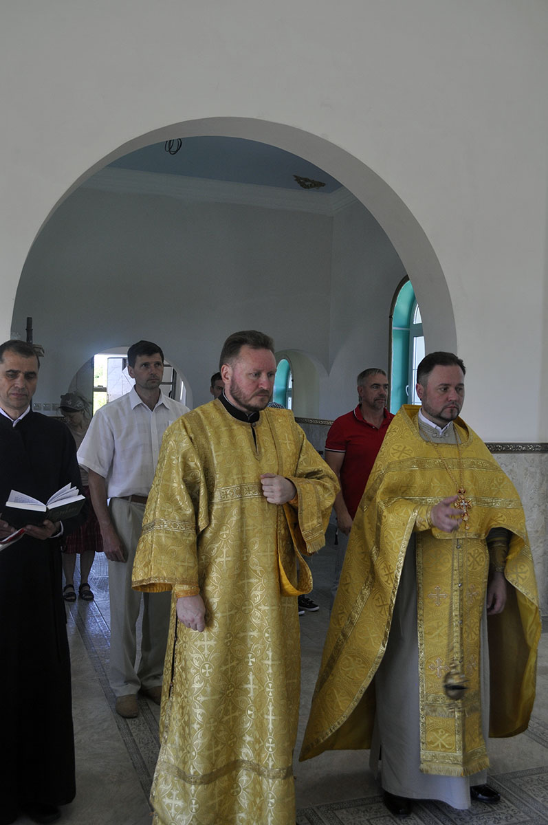 В строящемся храме в честь Святой Живоначальной Троицы в деревне Камайка был совершен водосвятный молебен