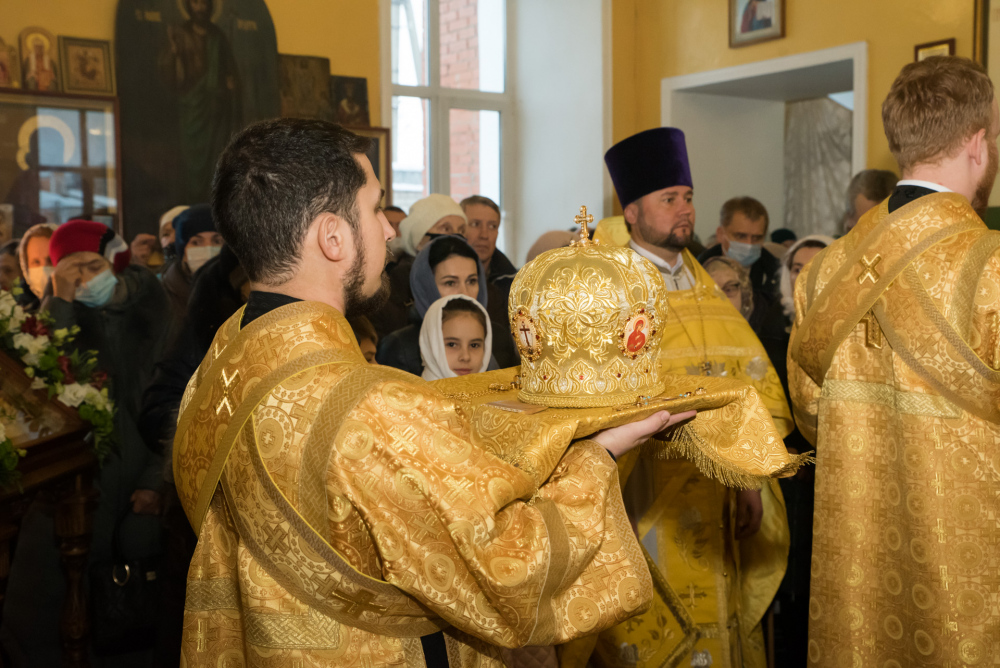 В день памяти святителя Николая Чудотворца митрополит Серафим совершил литургию в нашем храме