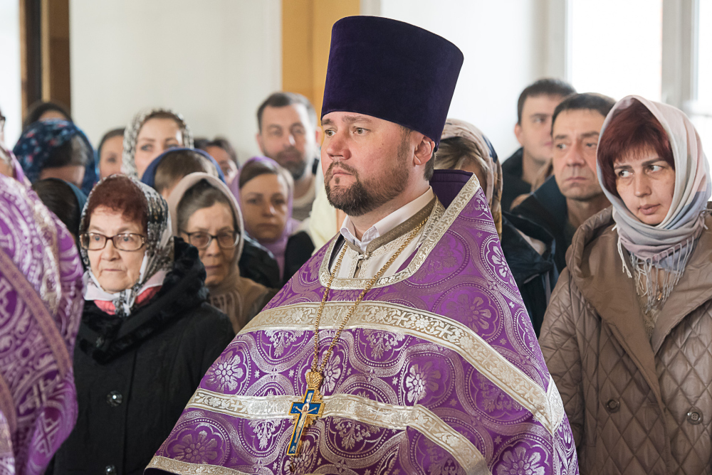В Неделю Крестопоклонную митрополит Серафим совершил литургию в нашем храме