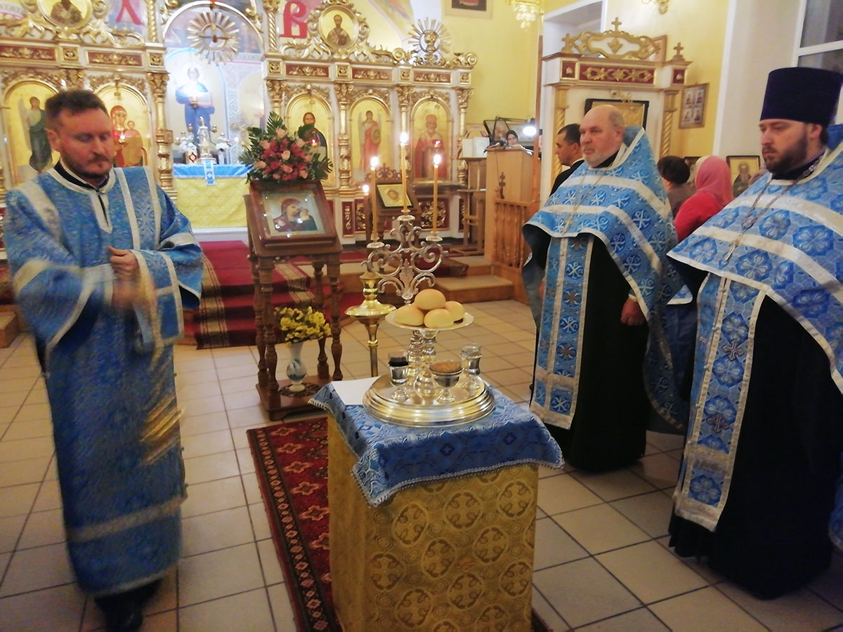 Всенощное бдение в канун празднования Казанской иконы Божией Матери